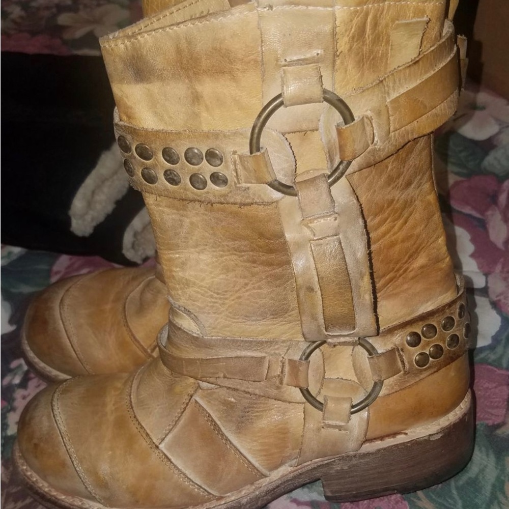 ISO ‼️ ISO ‼️ Bed Stu Lexicon Tan size 7.5, 8, 8.5 ‼️
